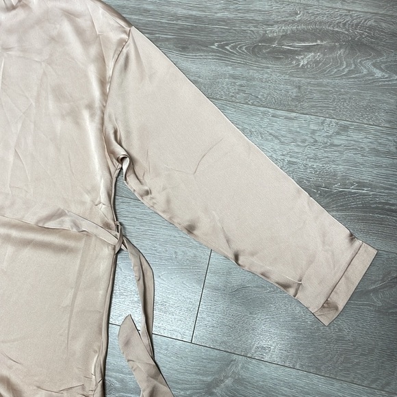 NWT Boohoo Satin Wrap Top Long Sleeve Blouse Nude 20 - Picture 16 of 16